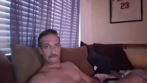 Snapshot of batboy2121 chatting on October 9, 2025, 10:52 pm babtboy2121 online show from October 9, 2025, 10:52 pm