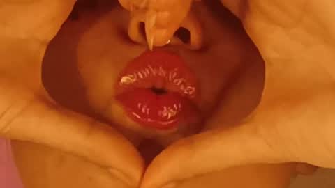 Snapshot of batmansfavoritewife chatting on April 16, 2026, 6:14 am Your always sexy Harley online show from April 16, 2026, 6:14 am