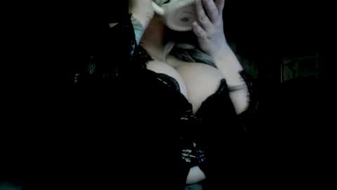 Snapshot of batstarial chatting on December 16, 2025, 11:43 pm Audrey online show from December 16, 2025, 11:43 pm