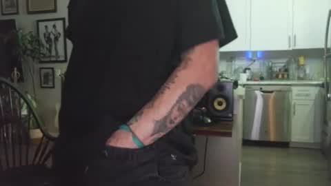 bbcdelux_ online show from April 19, 2026, 7:51 am