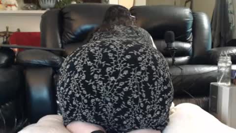 Julie online show from April 15, 2026, 12:45 pm