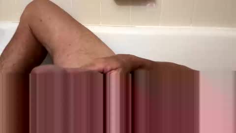 Snapshot of beachguy469 chatting on November 19, 2025, 5:51 am BeachGuy online show from November 19, 2025, 5:51 am