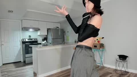 beaniebaby2 online show from April 26, 2026, 12:41 am