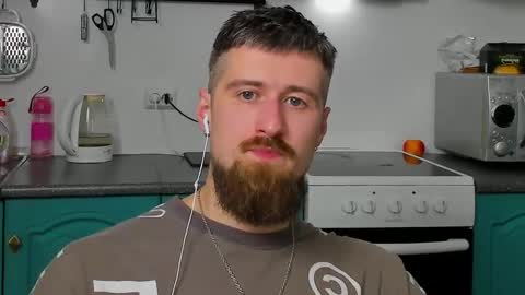 Snapshot of bearded_legend chatting on November 5, 2025, 10:54 pm Zeus online show from November 5, 2025, 10:54 pm