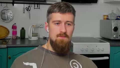 Snapshot of bearded_legend chatting on November 12, 2025, 1:28 am Zeus online show from November 12, 2025, 1:28 am