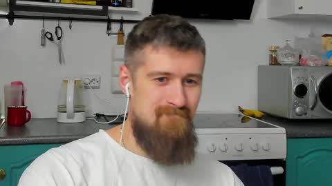 Snapshot of bearded_legend chatting on December 18, 2025, 9:43 pm Zeus online show from December 18, 2025, 9:43 pm