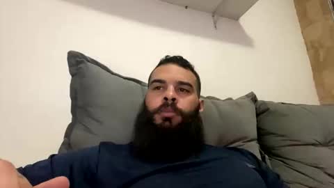 Snapshot of beardmax chatting on April 17, 2026, 12:02 am Min online show from April 17, 2026, 12:02 am