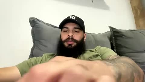 Snapshot of beardmax chatting on April 18, 2026, 7:07 pm Min online show from April 18, 2026, 7:07 pm