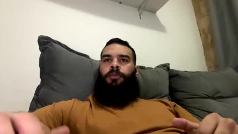 Snapshot of beardmax chatting on April 21, 2026, 11:29 pm Min online show from April 21, 2026, 11:29 pm