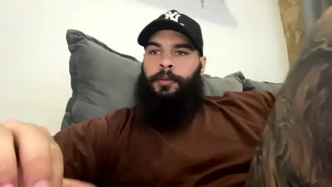 Snapshot of beardmax chatting on April 22, 2026, 11:34 am Min online show from April 22, 2026, 11:34 am