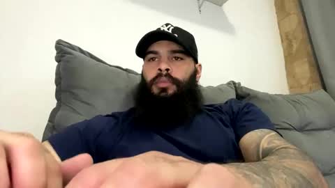Snapshot of beardmax chatting on April 23, 2026, 8:11 pm Min online show from April 23, 2026, 8:11 pm