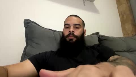 Snapshot of beardmax chatting on May 3, 2026, 9:32 pm Min online show from May 3, 2026, 9:32 pm