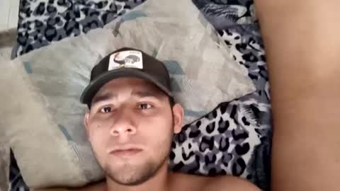 Snapshot of bearhot_bigcock chatting on September 15, 2025, 9:15 pm Jhon Tenjo and Sofi online show from September 15, 2025, 9:15 pm