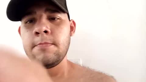 Snapshot of bearhot_bigcock chatting on November 16, 2025, 5:40 pm Jhon Tenjo and Sofi online show from November 16, 2025, 5:40 pm