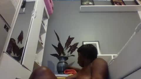 Snapshot of beautie699392 chatting on February 12, 2025, 6:29 am Lil stunner online show from February 12, 2025, 6:29 am