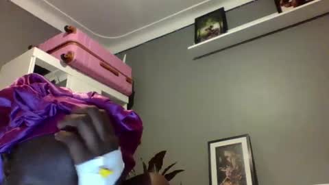 Snapshot of beautie699392 chatting on February 16, 2025, 11:48 pm Lil stunner online show from February 16, 2025, 11:48 pm