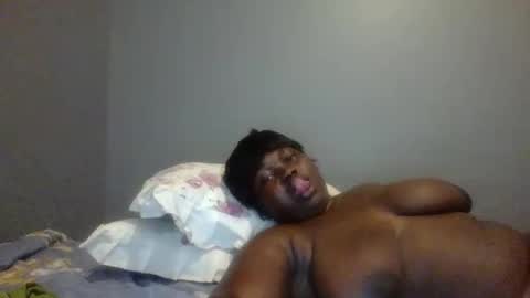 Snapshot of beautie699392 chatting on February 19, 2025, 2:55 pm Lil stunner online show from February 19, 2025, 2:55 pm