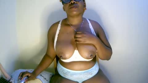 beautifulpeach2 online show from February 6, 2025, 3:37 am