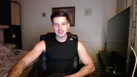 Mia and Jake online show from November 14, 2025, 4:06 pm