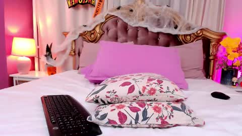 Snapshot of beauty_luna18 chatting on November 5, 2025, 6:30 pm Luna online show from November 5, 2025, 6:30 pm