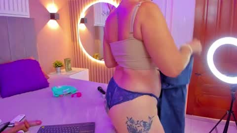 Snapshot of beauty_milf4 chatting on December 14, 2024, 7:25 pm Chantall online show from December 14, 2024, 7:25 pm