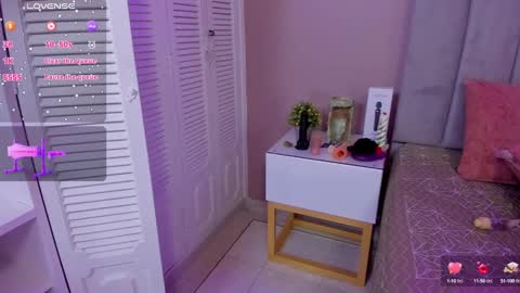 Snapshot of beauty_milf4 chatting on January 9, 2025, 11:13 pm Chantall online show from January 9, 2025, 11:13 pm