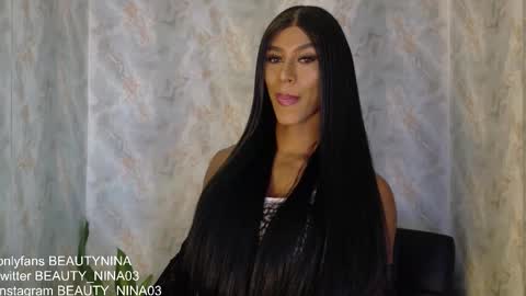 beauty_nina online show from November 16, 2025, 2:11 pm