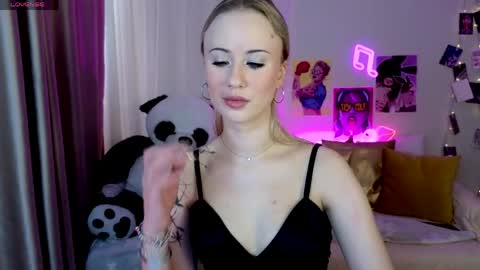Snapshot of beauty_sashaxx chatting on May 20, 2026, 2:23 pm beauty Sasha online show from May 20, 2026, 2:23 pm