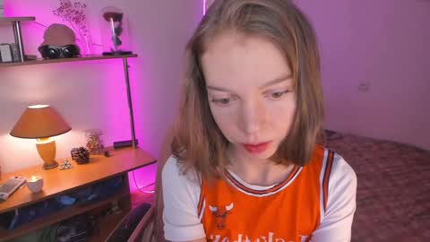 Snapshot of beautyeliise chatting on December 7, 2024, 2:24 pm Eliise online show from December 7, 2024, 2:24 pm