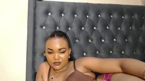 Snapshot of beautystar12 chatting on December 20, 2024, 11:16 pm beautystar12 online show from December 20, 2024, 11:16 pm