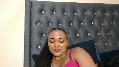 Snapshot of beautystar12 chatting on December 22, 2024, 8:25 pm beautystar12 online show from December 22, 2024, 8:25 pm