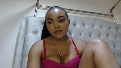 Snapshot of beautystar12 chatting on January 14, 2025, 10:17 am beautystar12 online show from January 14, 2025, 10:17 am