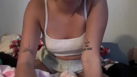 Becca Hart online show from December 3, 2024, 4:39 pm