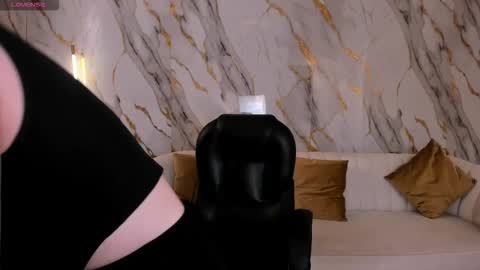 Am Becca online show from December 5, 2025, 12:14 pm