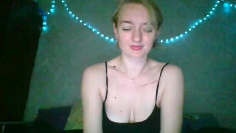 BeckiXOlensy online show from May 31, 2026, 10:33 am