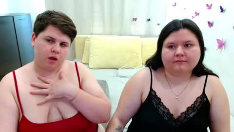 BeckyAndEllen online show from September 22, 2025, 1:02 pm