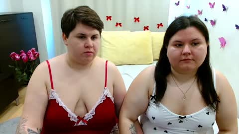 BeckyAndEllen online show from October 13, 2025, 9:20 am