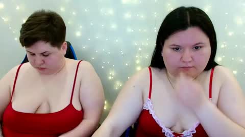 Snapshot of beckyandellen chatting on April 17, 2026, 12:30 pm BeckyAndEllen online show from April 17, 2026, 12:30 pm