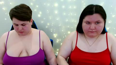 Snapshot of beckyandellen chatting on April 22, 2026, 11:45 am BeckyAndEllen online show from April 22, 2026, 11:45 am