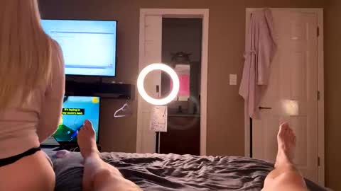 bedroom_peephole online show from May 15, 2026, 2:51 am