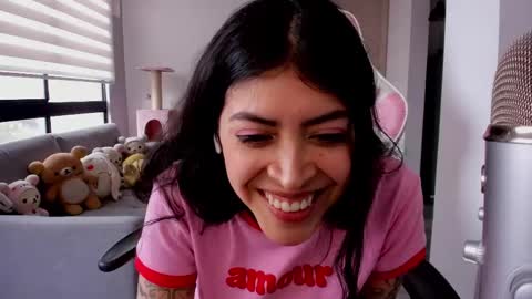 Snapshot of bedroomeyess chatting on March 7, 2025, 9:06 pm Amber UwU IM MOVING AND IS CRAZY ILL BE BACK VERY SOON 3 MISS YA ALREADY online show from March 7, 2025, 9:06 pm