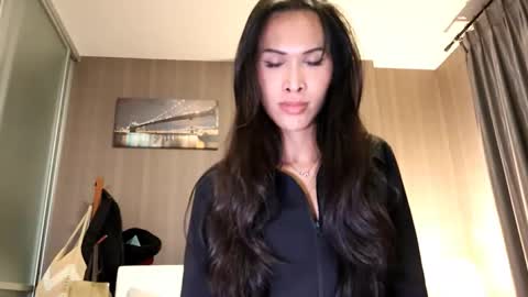 Snapshot of bee_thai chatting on June 3, 2026, 10:15 pm bee_thai online show from June 3, 2026, 10:15 pm