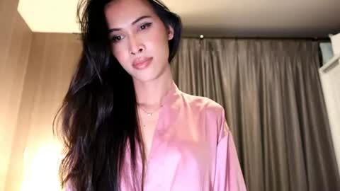 Snapshot of bee_thai chatting on July 15, 2026, 3:50 pm bee_thai online show from July 15, 2026, 3:50 pm
