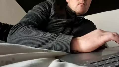 beenee3 online show from December 30, 2024, 8:43 am