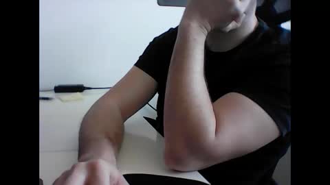 beenee3 online show from April 3, 2026, 8:56 am