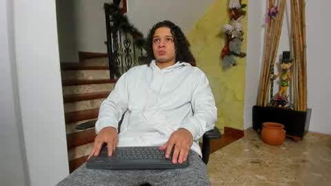 independent model online show from November 18, 2025, 1:55 am