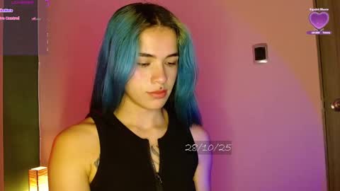   online show from October 28, 2025, 5:37 pm