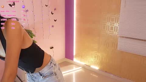 bella19   online show from October 18, 2025, 8:42 pm