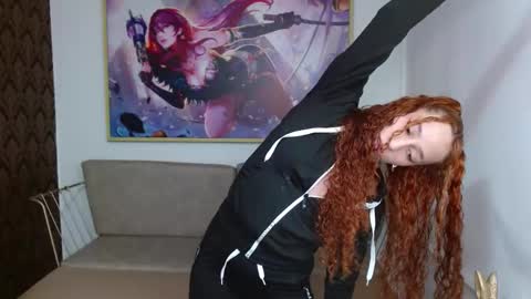 Snapshot of bella__rouse_ chatting on November 16, 2025, 1:17 pm Bella online show from November 16, 2025, 1:17 pm