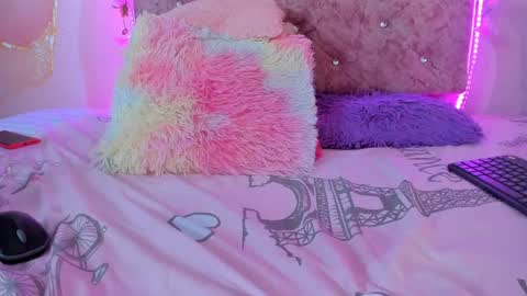 Snapshot of bella__sweets chatting on February 1, 2025, 10:13 pm Melanie online show from February 1, 2025, 10:13 pm